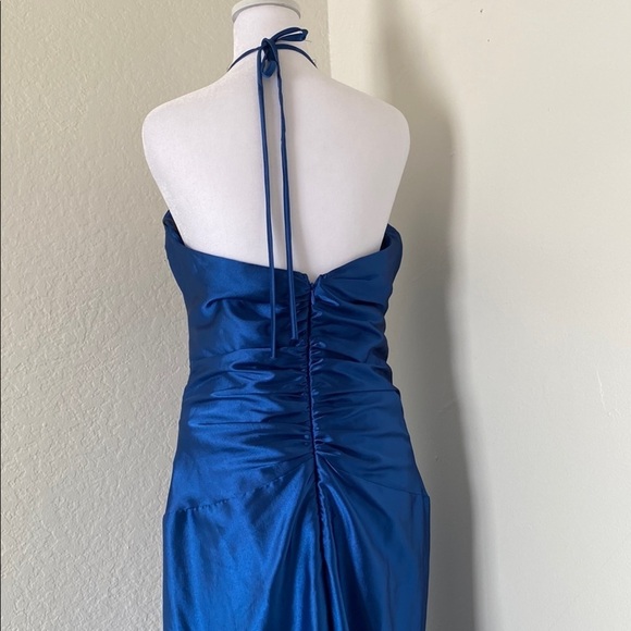 Elegant Blue Halter Evening Gown - Picture 5 of 9